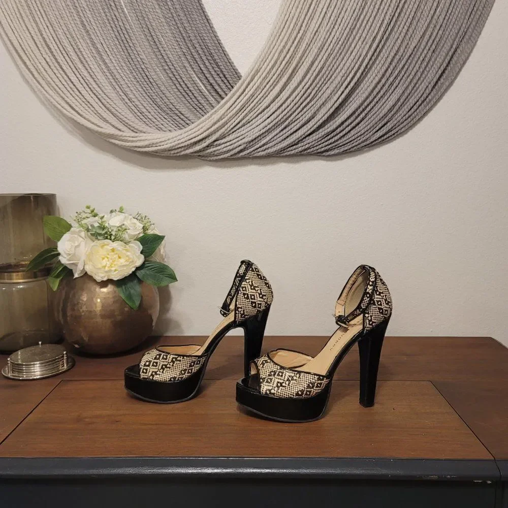 Chinese Laundry Macrame and Patent Leather Pumps Sz 9.5